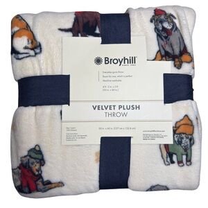 Broyhill Velvet Plush Throw - Cream with Dog Design